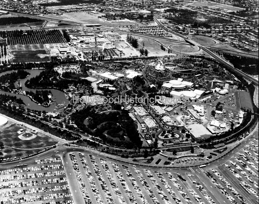 Disneyland 1961 Aerial view wm.jpg